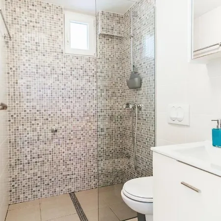 Apartment Charming With Garden Bol