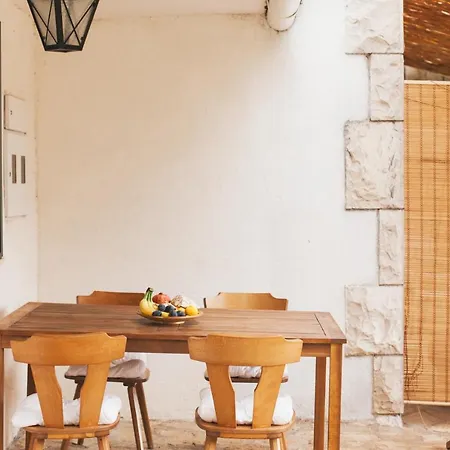 Apartment Charming With Garden Bol