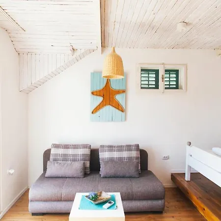 Apartment Charming With Garden Bol