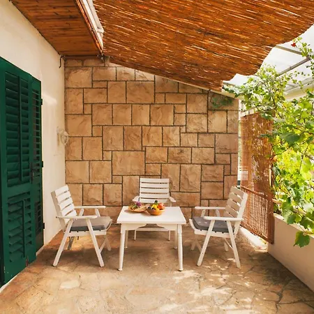 Charming With Garden * بول