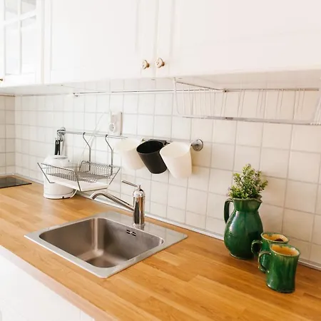 Charming With Garden Apartment *