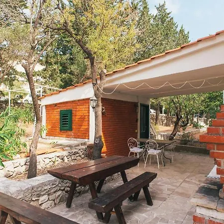 Charming With Garden Apartment