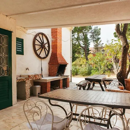 Charming With Garden * بول