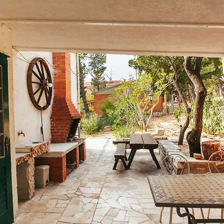 Charming With Garden Apartment