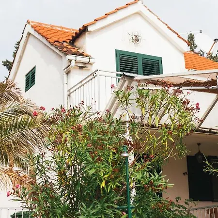 Charming With Garden Apartment